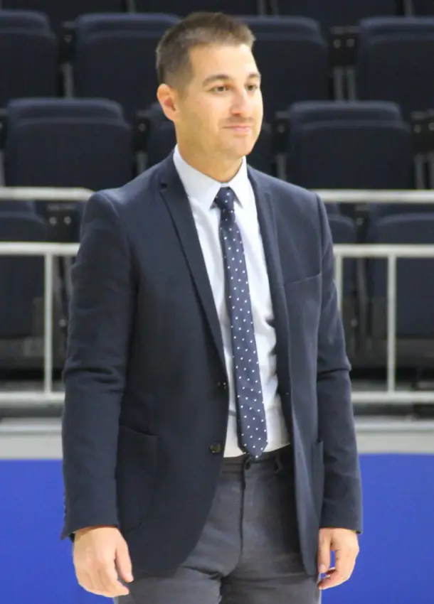 Can İşbakan standing courtside at a basketball arena